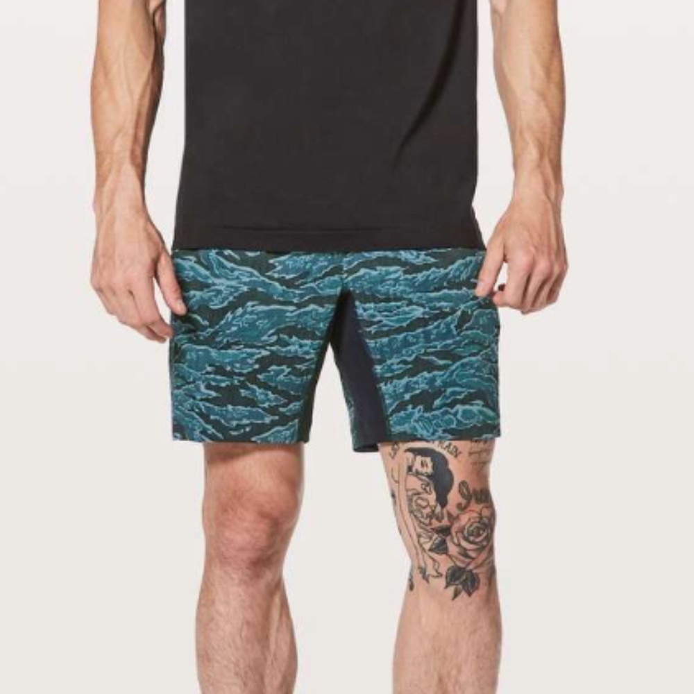 Lululemon T.H.E. Short Linerless 7" - Tiger Camo Multi Blue - Size XL